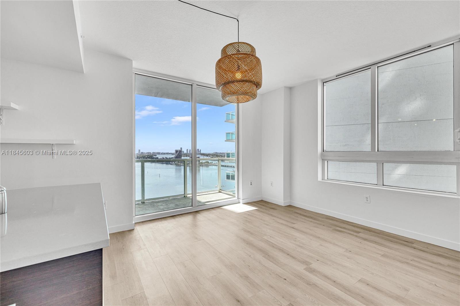 1900 N Bayshore Dr 2003