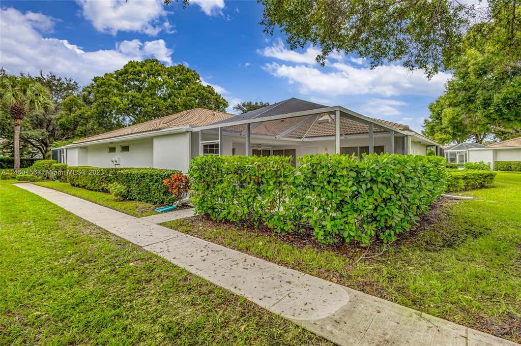 Photo of 8504 Chapman Oak Ct #8504, Palm Beach Gardens, FL 33410 (MLS # A11460456)