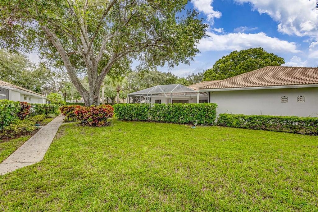 Photo of 8504 Chapman Oak Ct #8504, Palm Beach Gardens, FL 33410 (MLS # A11460456)