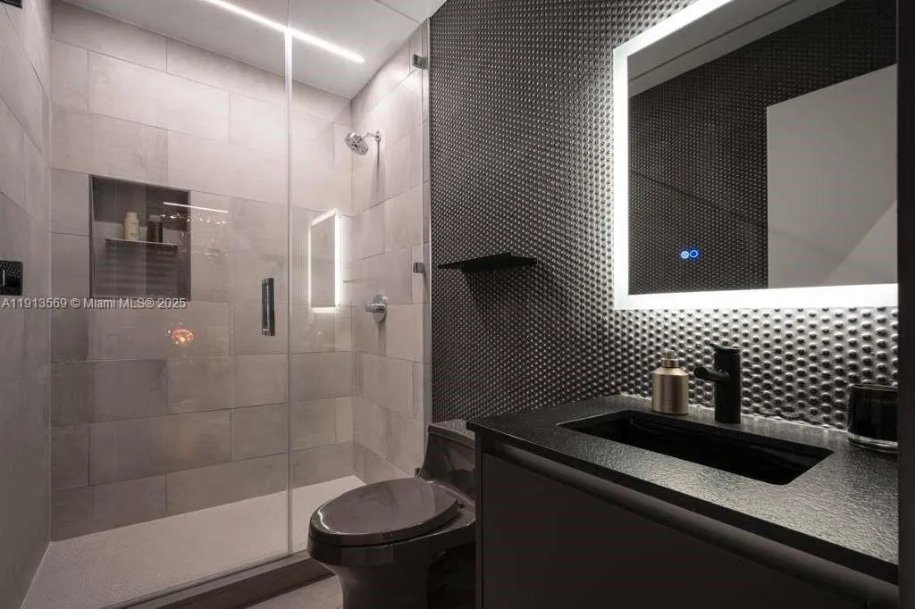 Miami, Florida 33137, United States, 3 Bedrooms Bedrooms, ,4 BathroomsBathrooms,Residential,Active,245881