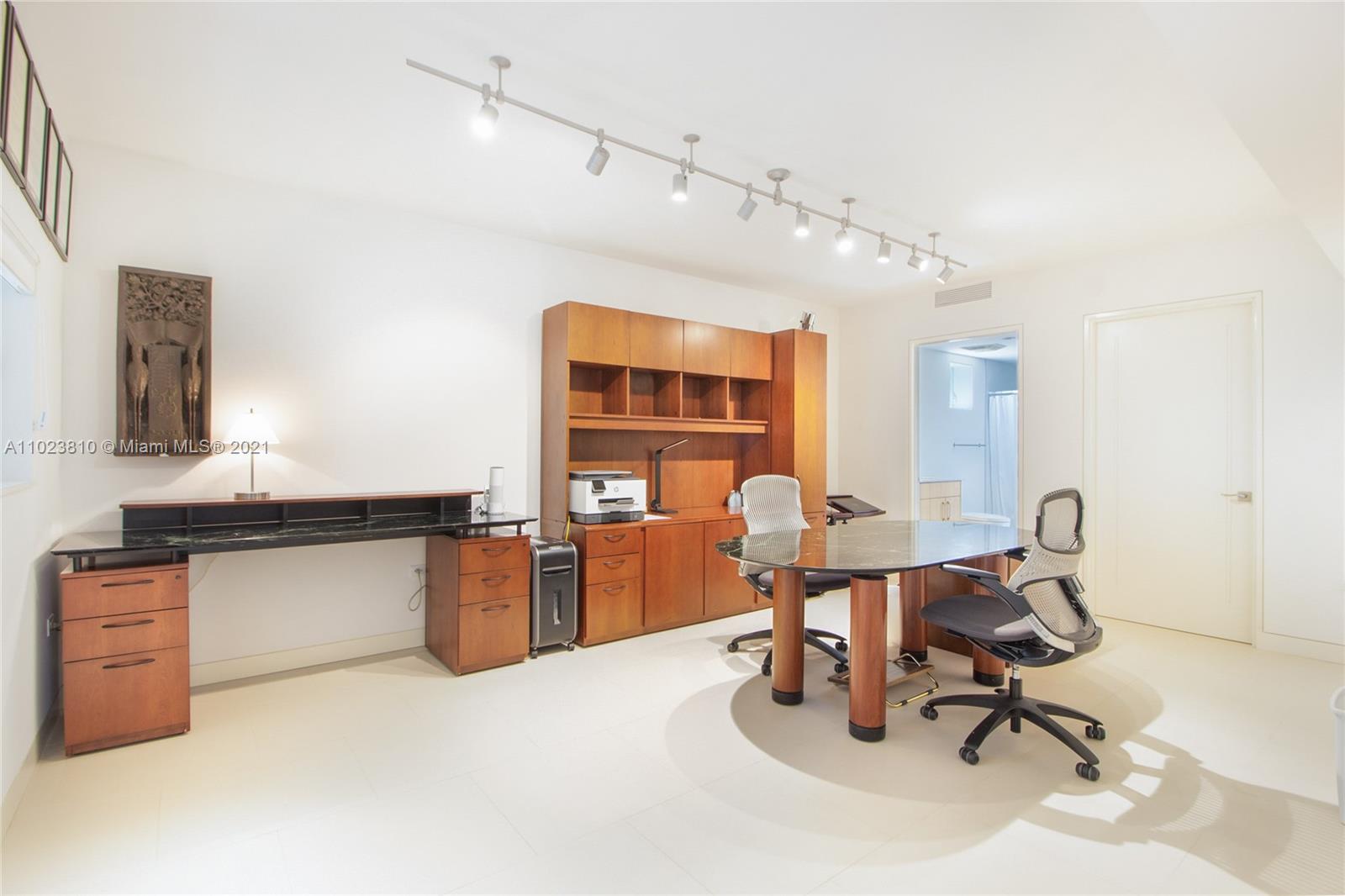 WARWICK MANOR 1ST ADDN - Residential