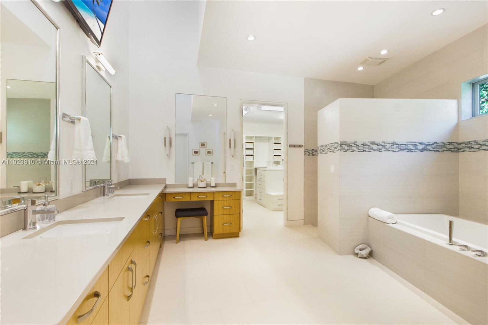 WARWICK MANOR 1ST ADDN - Residential