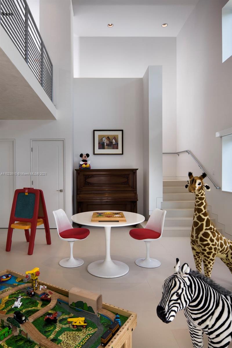 WARWICK MANOR 1ST ADDN - Residential