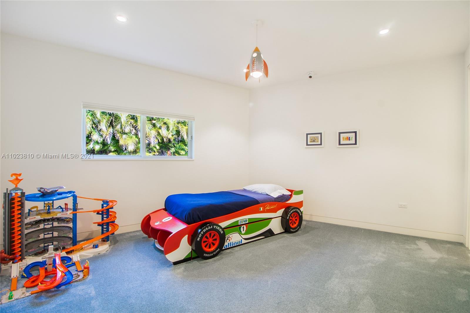 WARWICK MANOR 1ST ADDN - Residential