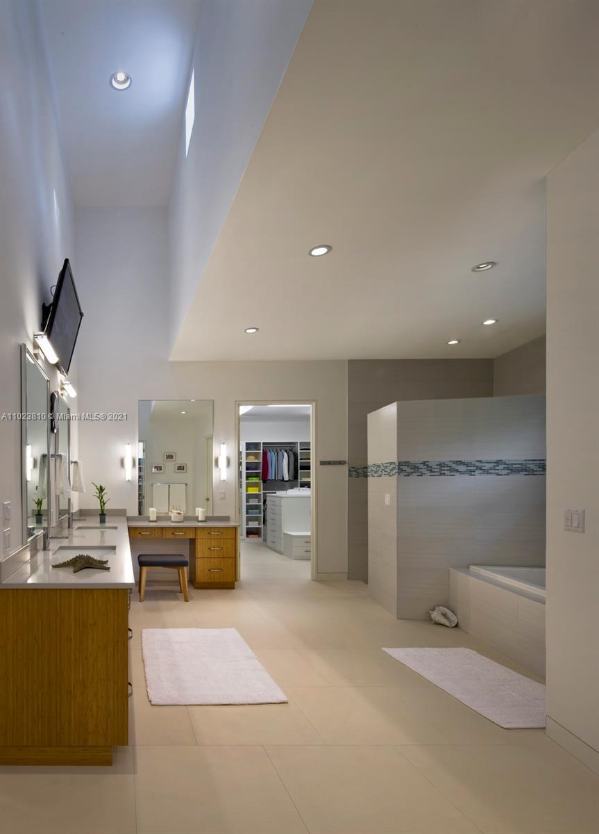 WARWICK MANOR 1ST ADDN - Residential