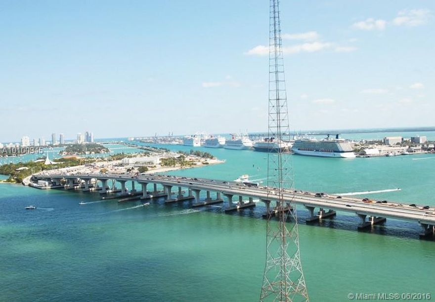 Beautiful and Rare 1/1 at the Venetia condominium with oversize terrace with breathtaking view of the bay. Completely remodeled unit, Marble floor, new High impact windows(paid $35k), new kitchen with all SS appliances and Wine cooler. Great unit where to live and enjoy Miami, few minutes form the  beach and downtown! Bring your offer, the owner must sell, he will consider every offers.