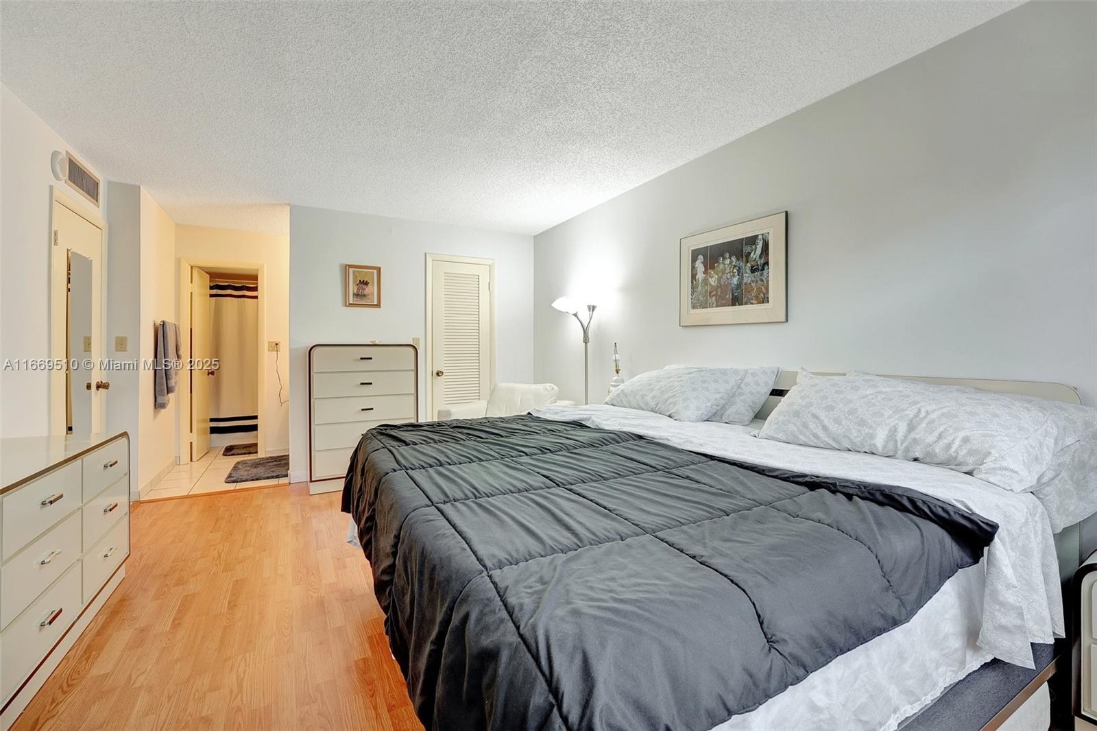 ASHLEIGH HOUSE CONDO - Residential Lease