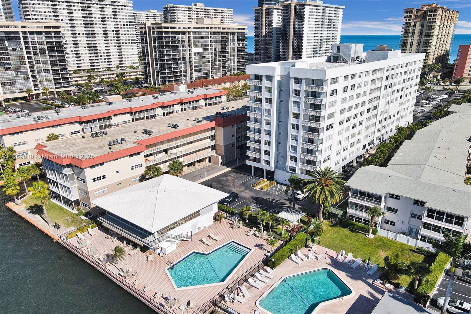 ASHLEIGH HOUSE CONDO - Residential Lease