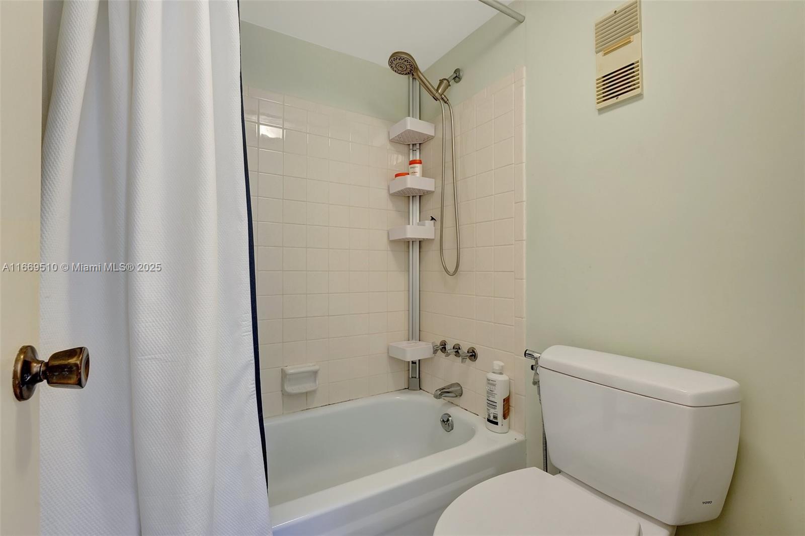 ASHLEIGH HOUSE CONDO - Residential Lease