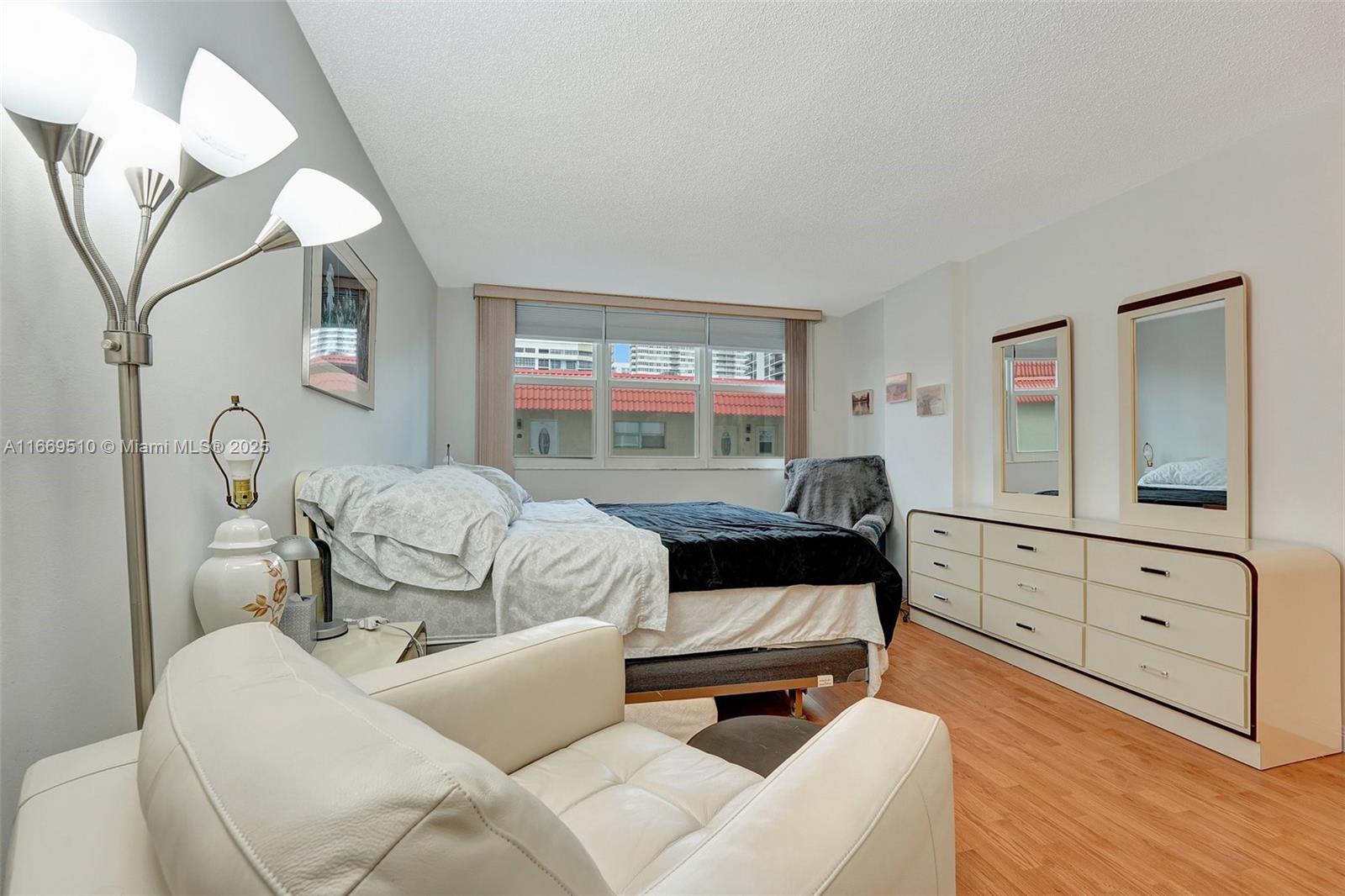 ASHLEIGH HOUSE CONDO - Residential Lease