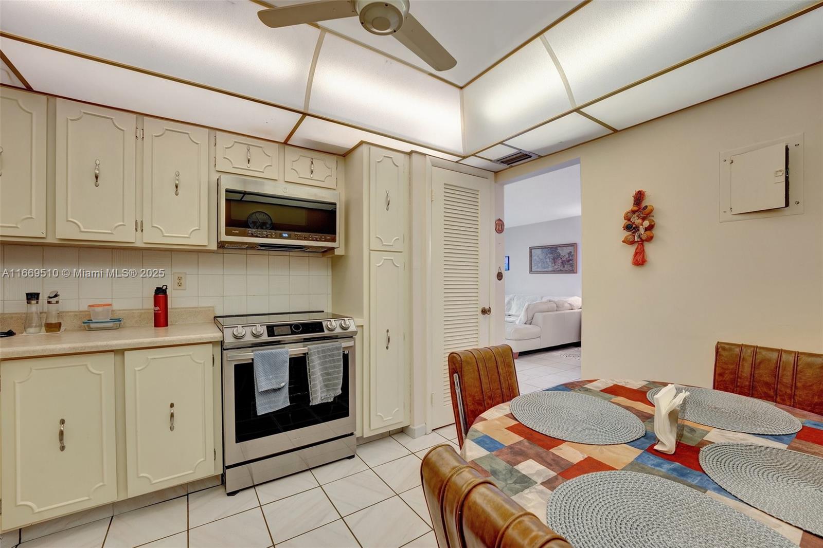 ASHLEIGH HOUSE CONDO - Residential Lease