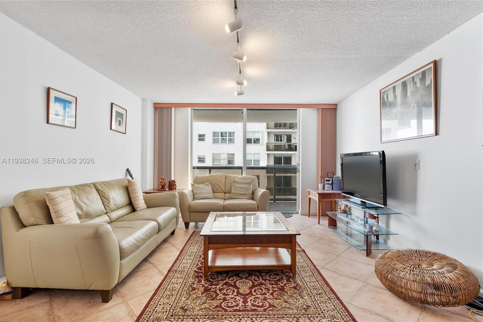 MAISON GRANDE CONDO - Residential