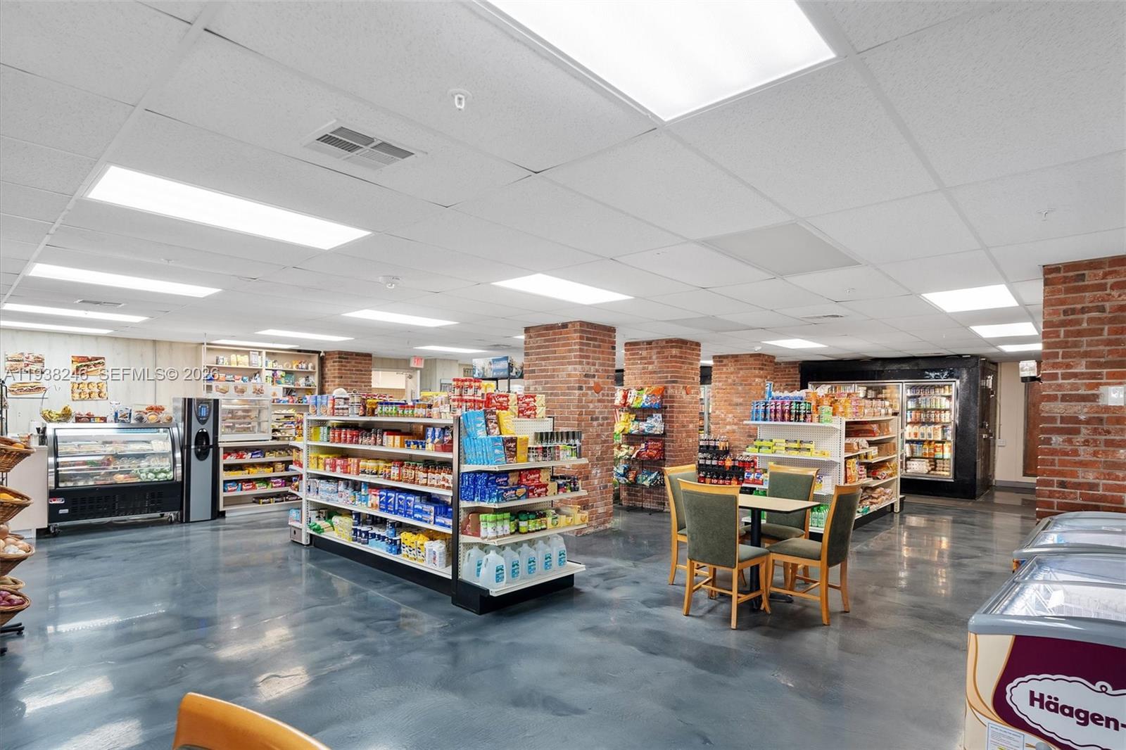 MAISON GRANDE CONDO - Residential