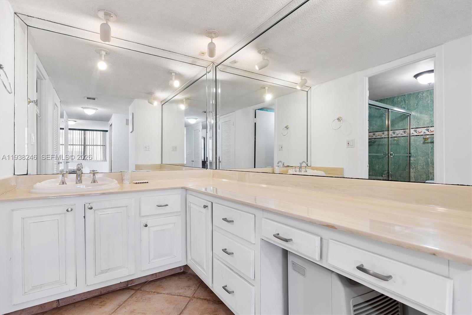 MAISON GRANDE CONDO - Residential