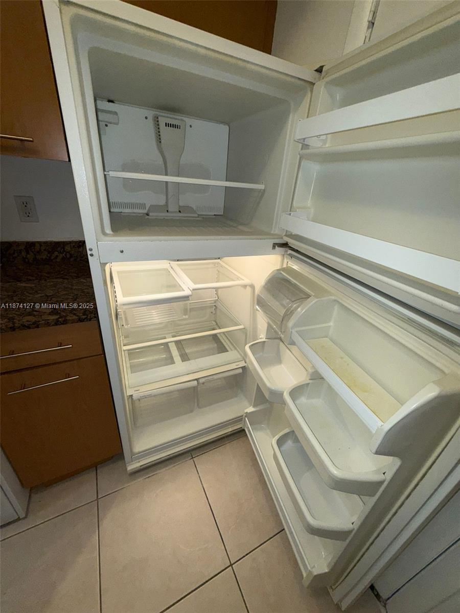 THE WHITE HOUSE CONDO - Residential