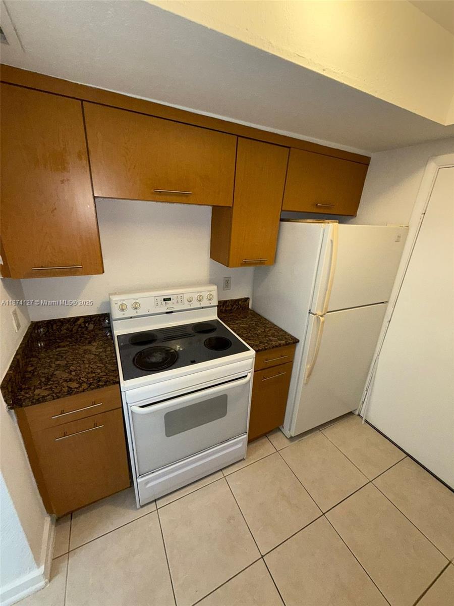 THE WHITE HOUSE CONDO - Residential