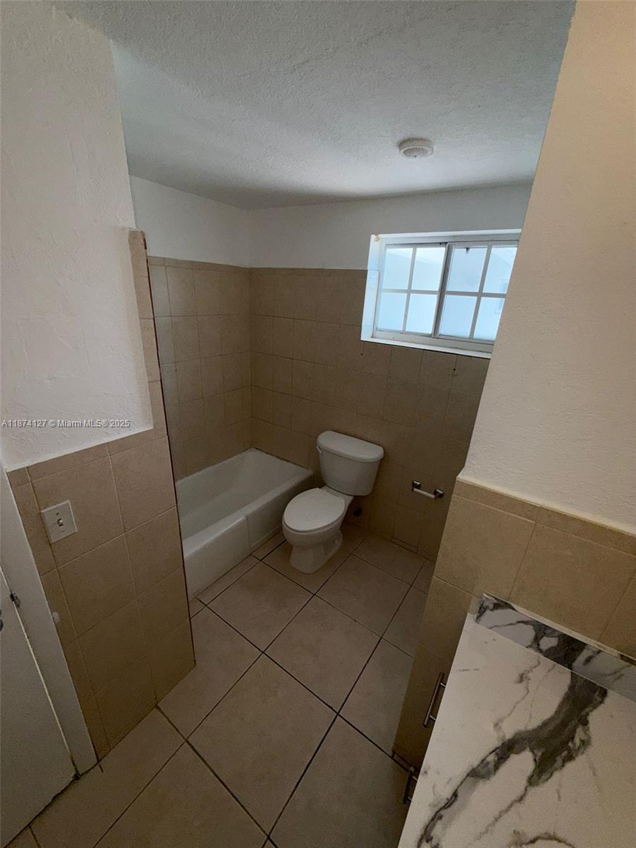 THE WHITE HOUSE CONDO - Residential