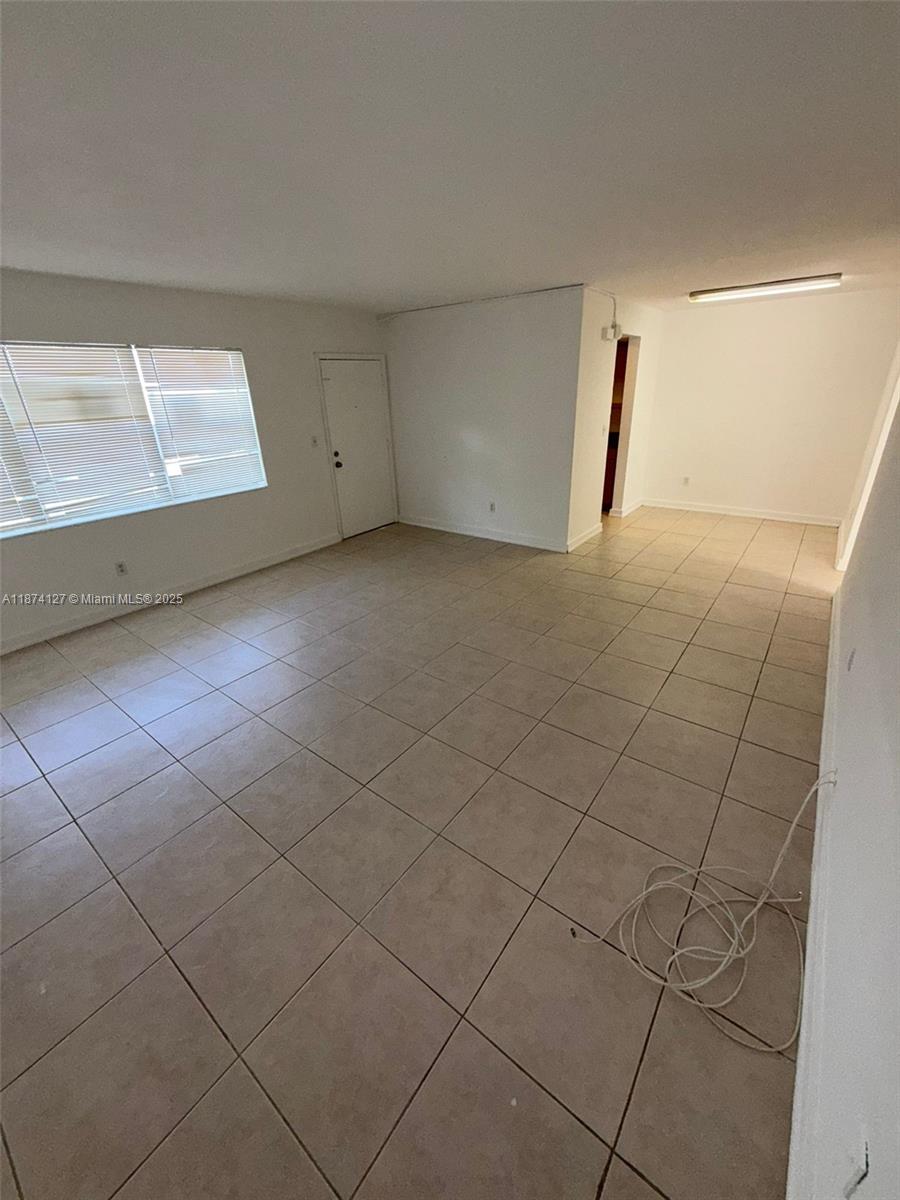 THE WHITE HOUSE CONDO - Residential