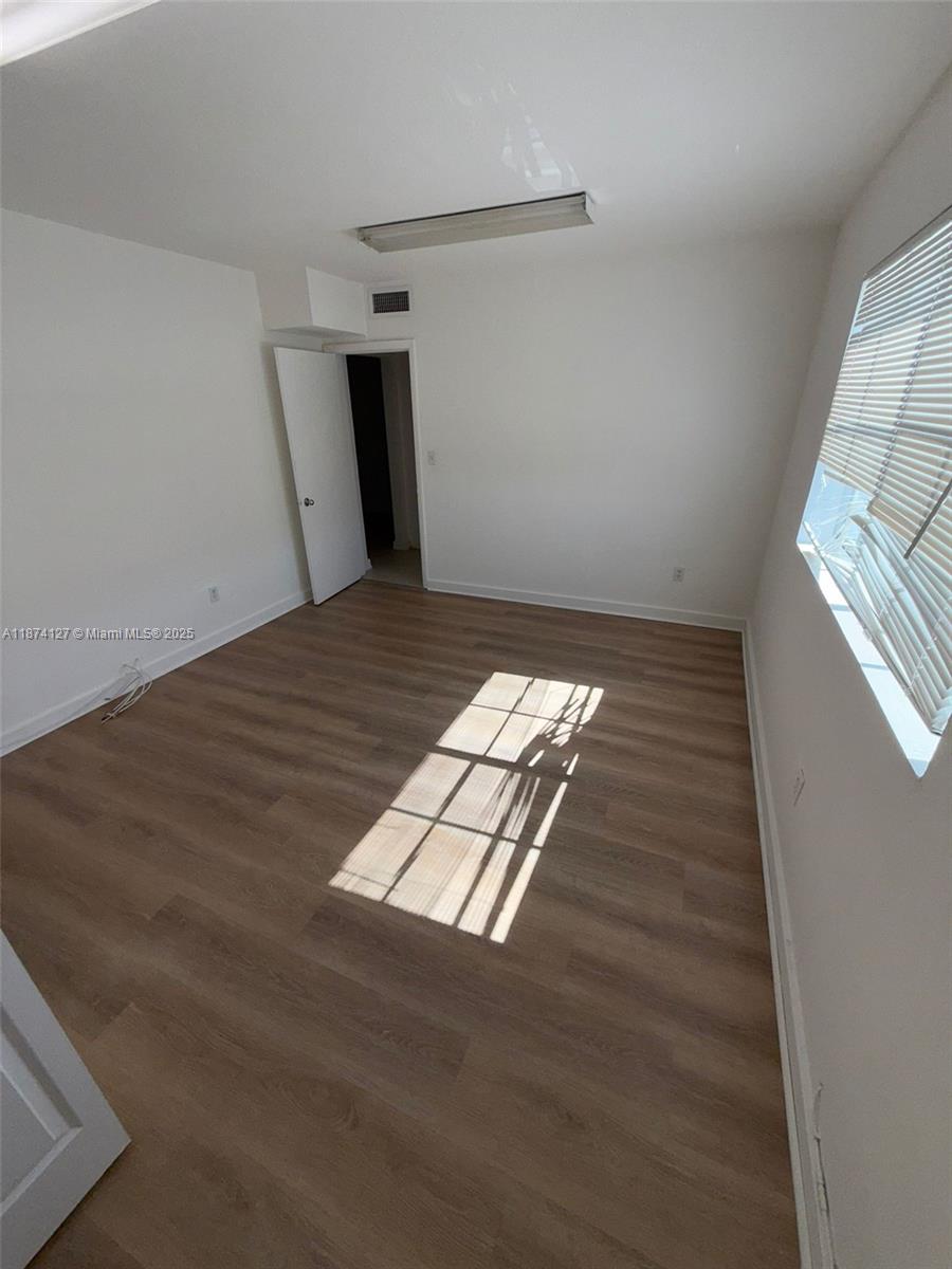 THE WHITE HOUSE CONDO - Residential