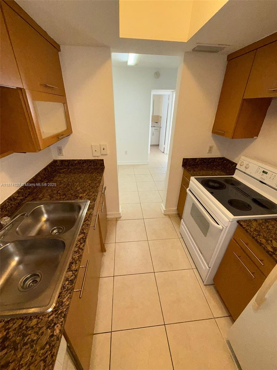 Beautiful remodeled and fully painted apartment with ONE bedrooms and ONE bathrooms.