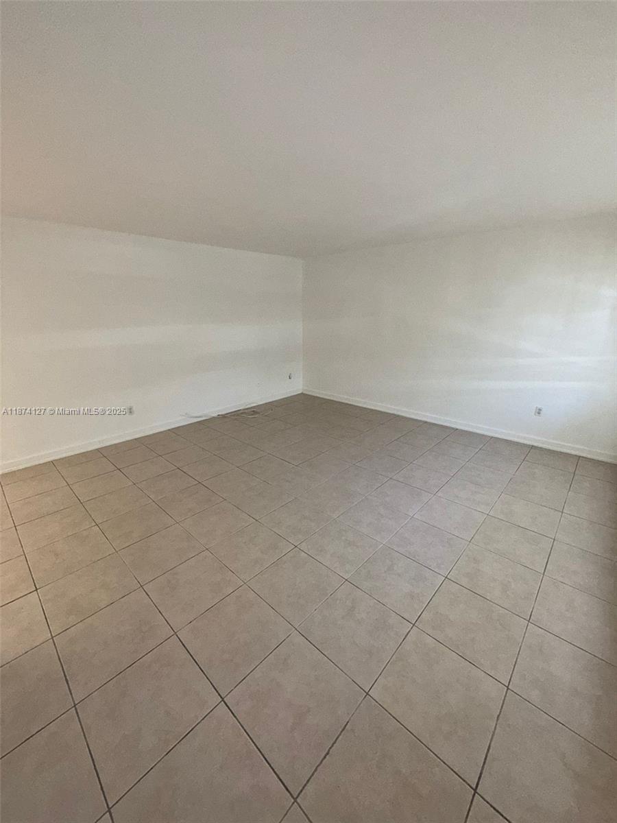 THE WHITE HOUSE CONDO - Residential