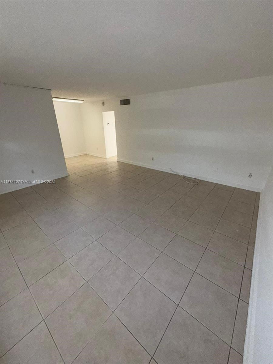 THE WHITE HOUSE CONDO - Residential