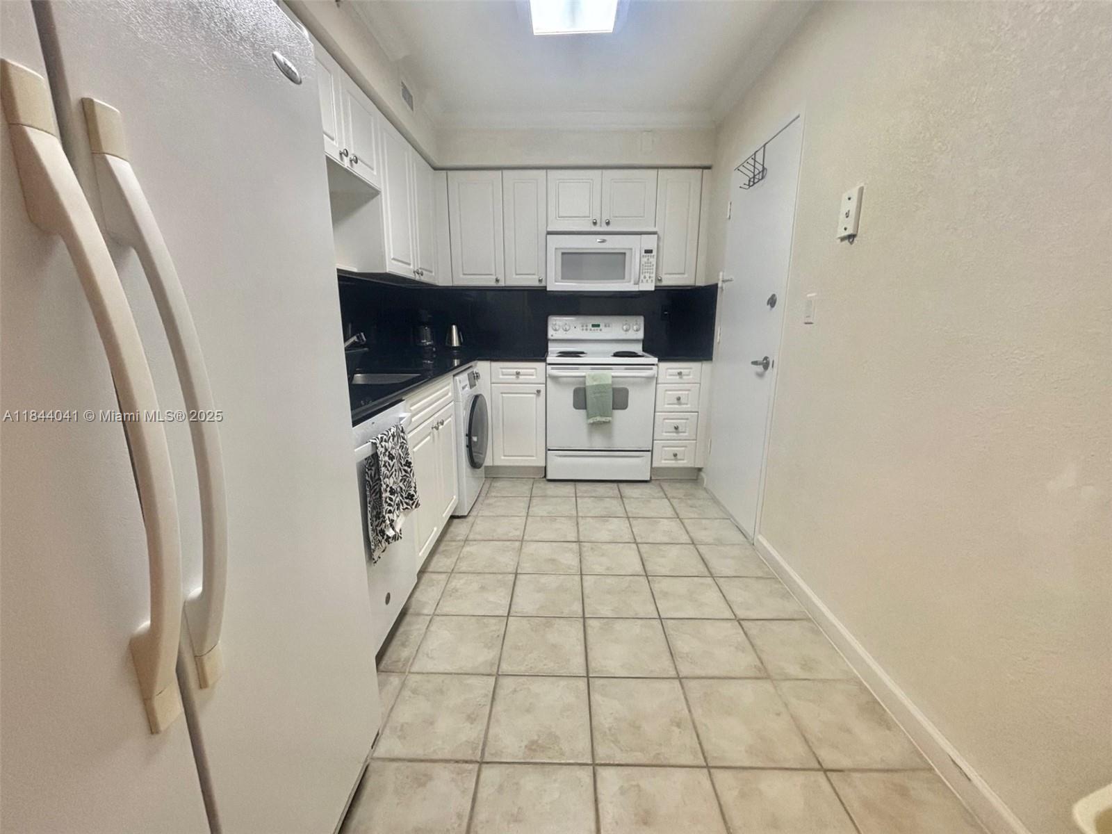 Welcome to this cute 1 bedroom/1.5 bath condo directly on the beach in a resort style building!
Renovated building with Olympic size pool, state of the art fitness center, restaurant, hot tub, and so much more.
Apt is furnished. Can be rented for 12 months or short term (minimum 3 months). This unit doesn't have a balcony. Steps away from Publix and the Broadwalk. Available today!
