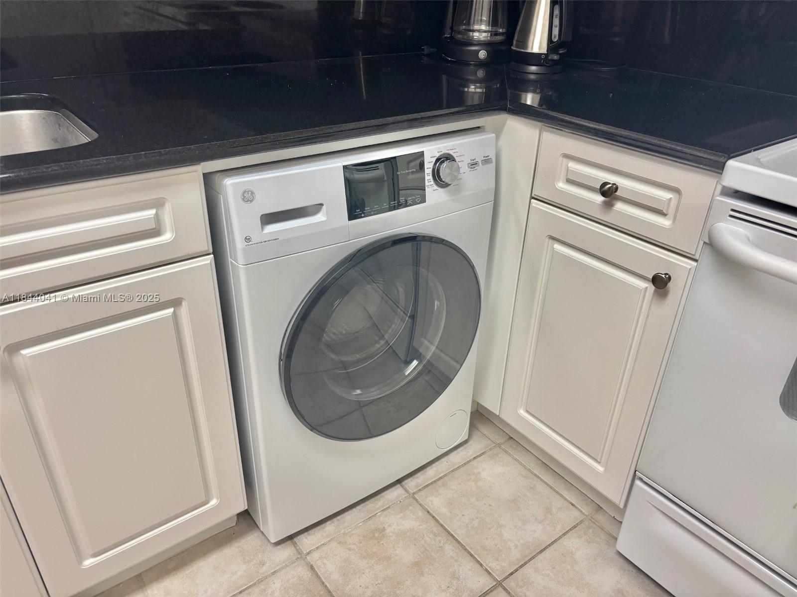 WAVE CONDO - Residential Lease