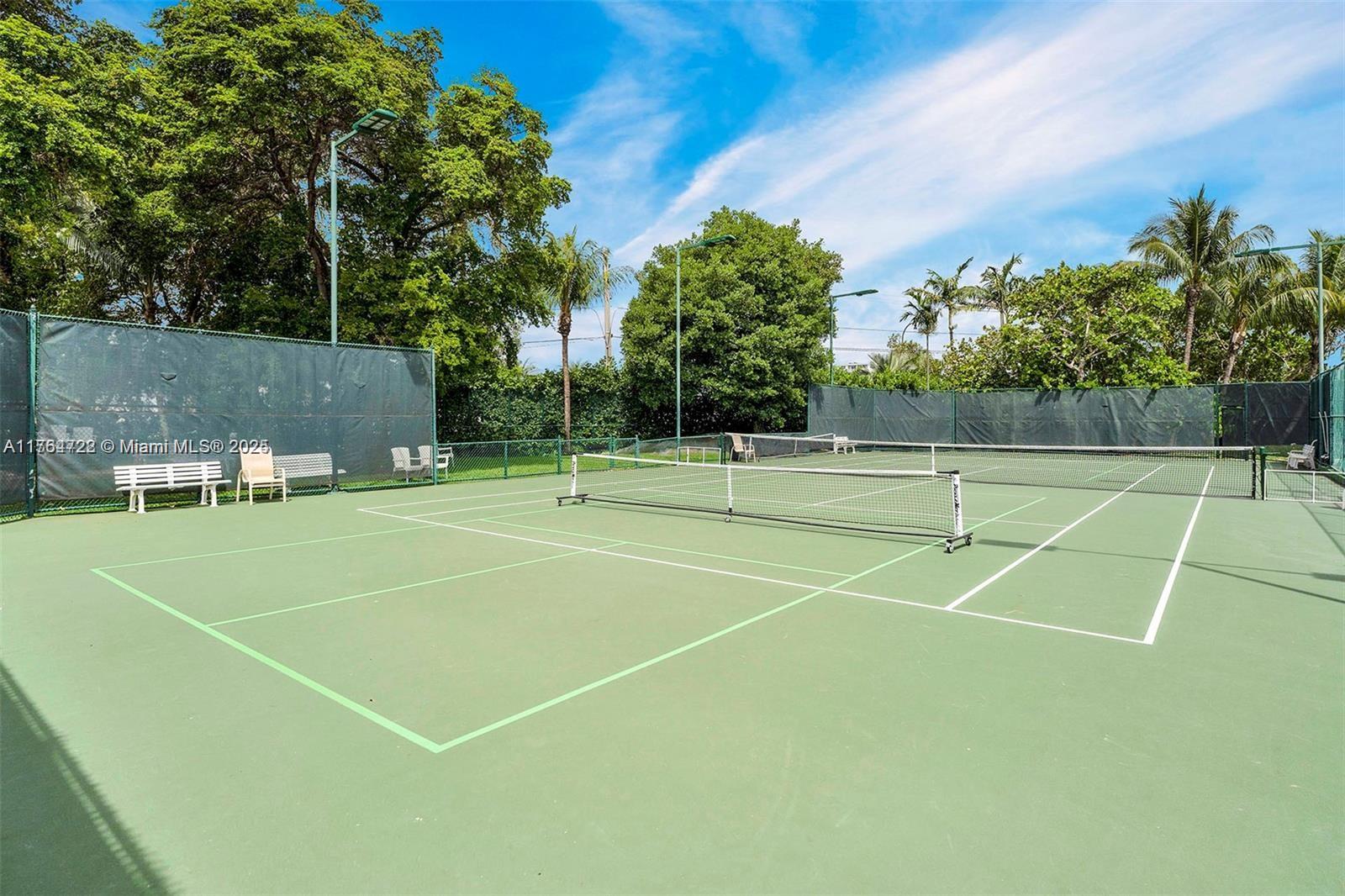 TOWERS OF QUAYSIDE CONDO - Residential