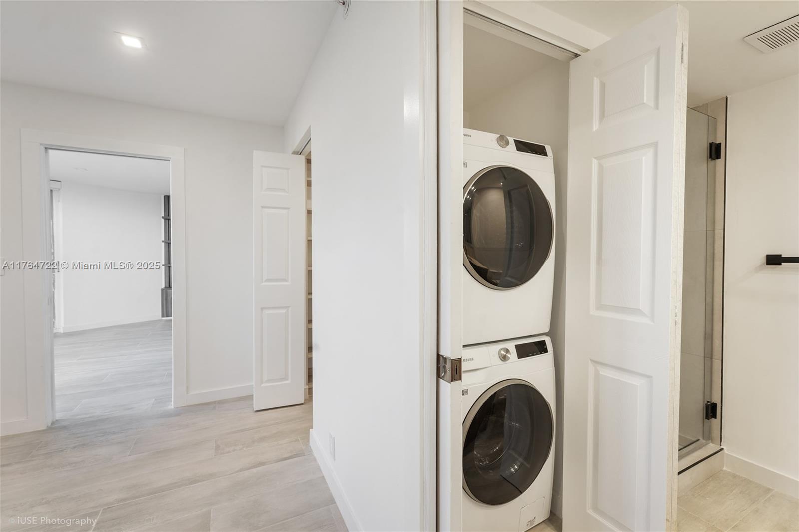 TOWERS OF QUAYSIDE CONDO - Residential