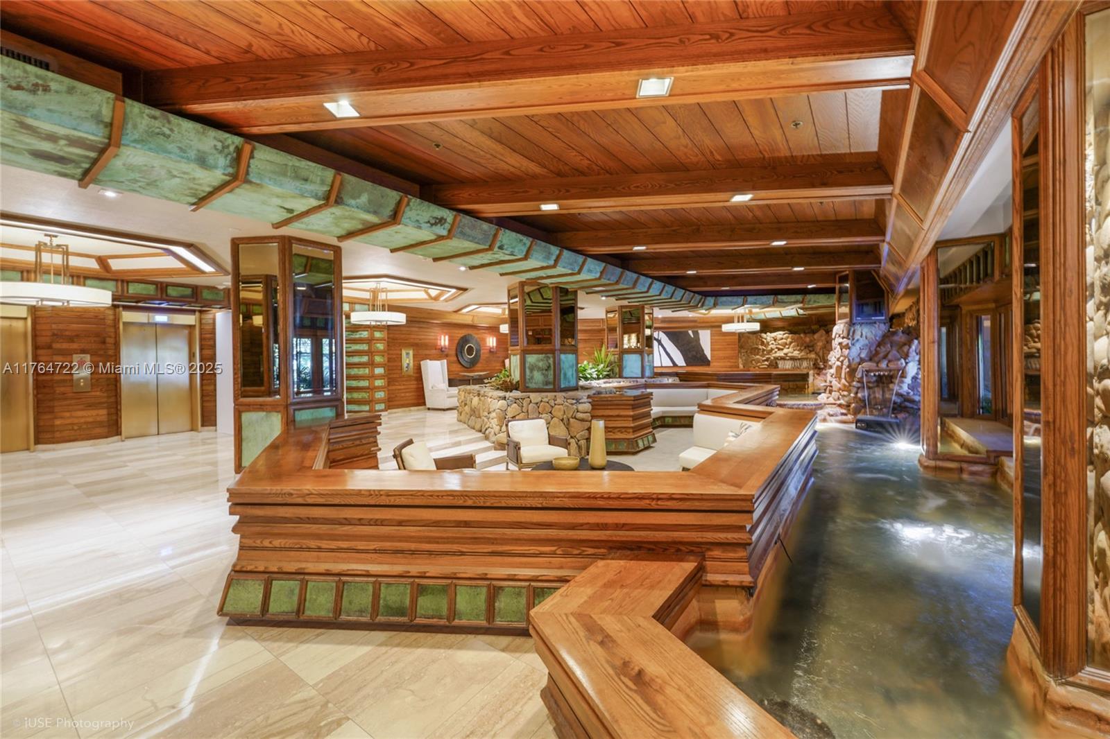 TOWERS OF QUAYSIDE CONDO - Residential