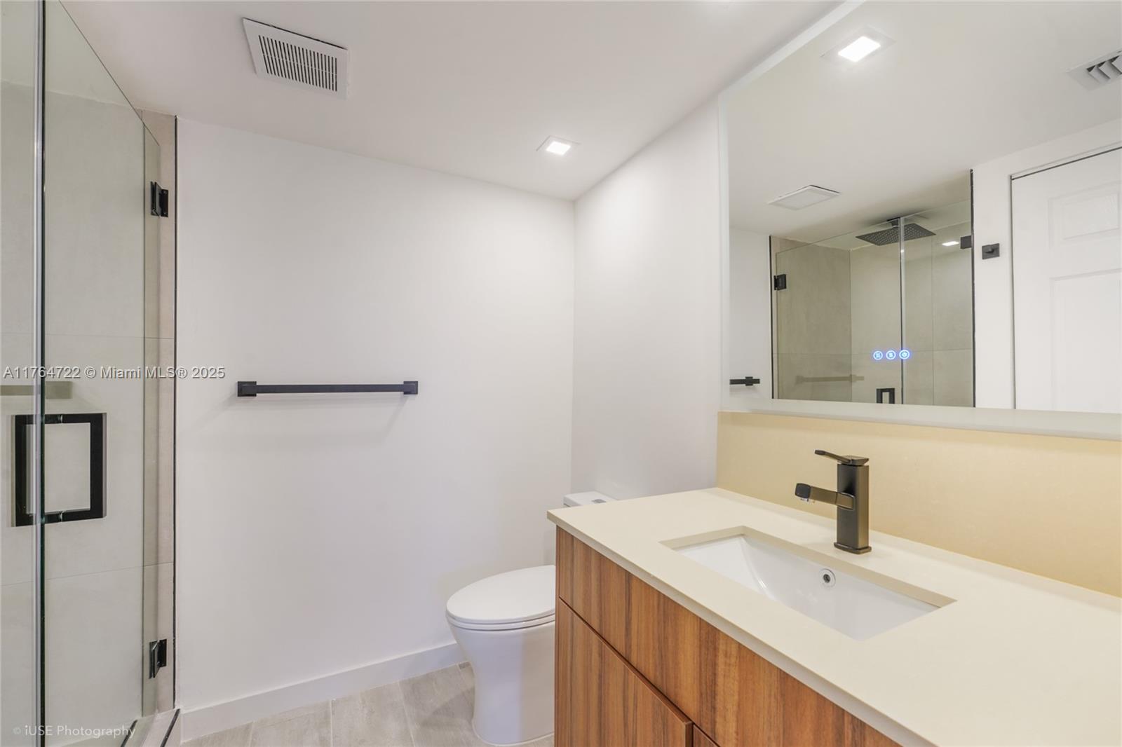 TOWERS OF QUAYSIDE CONDO - Residential