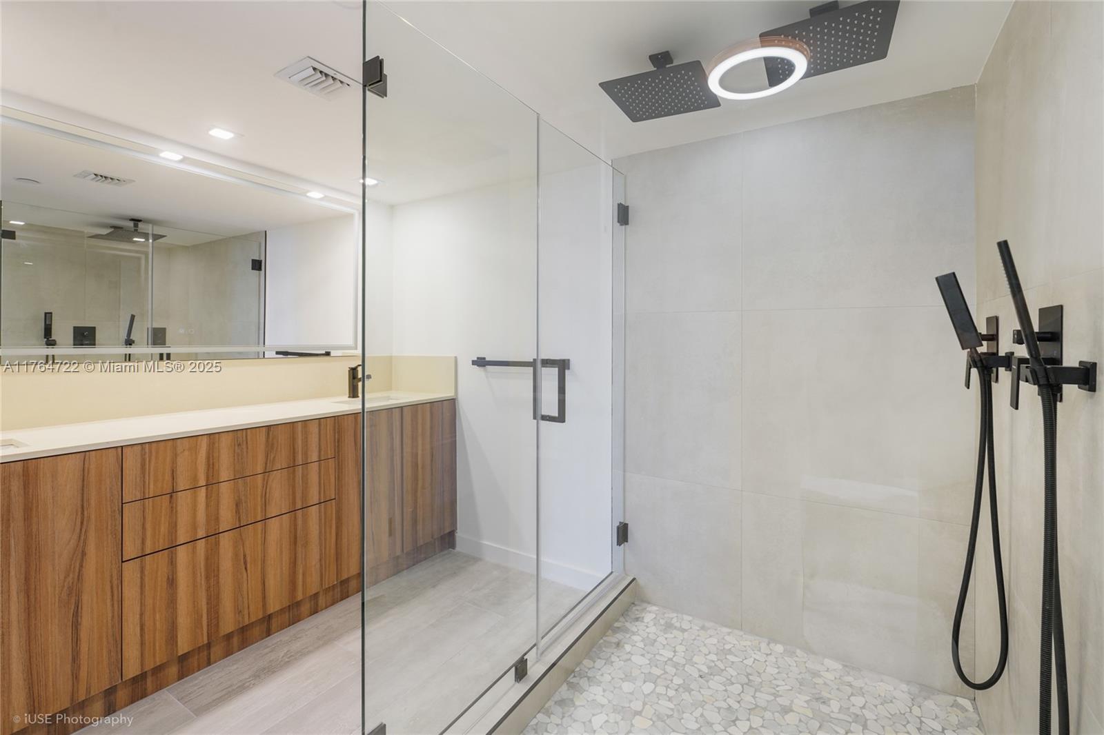 TOWERS OF QUAYSIDE CONDO - Residential