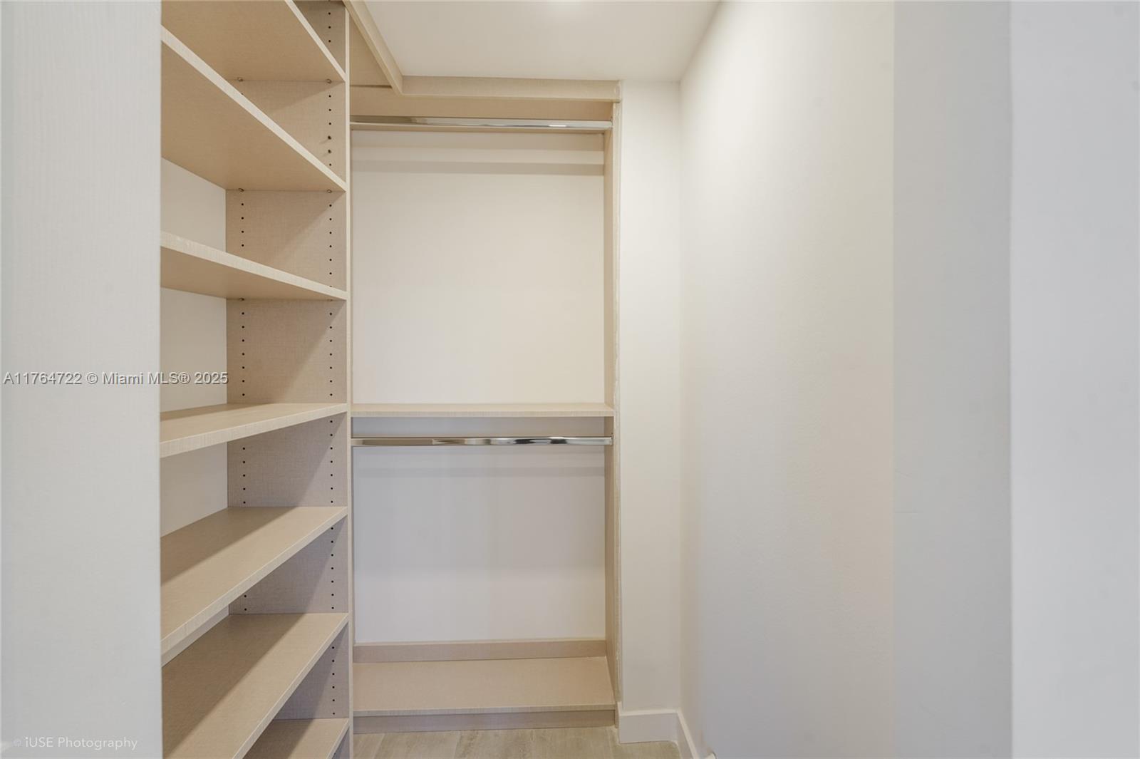 TOWERS OF QUAYSIDE CONDO - Residential