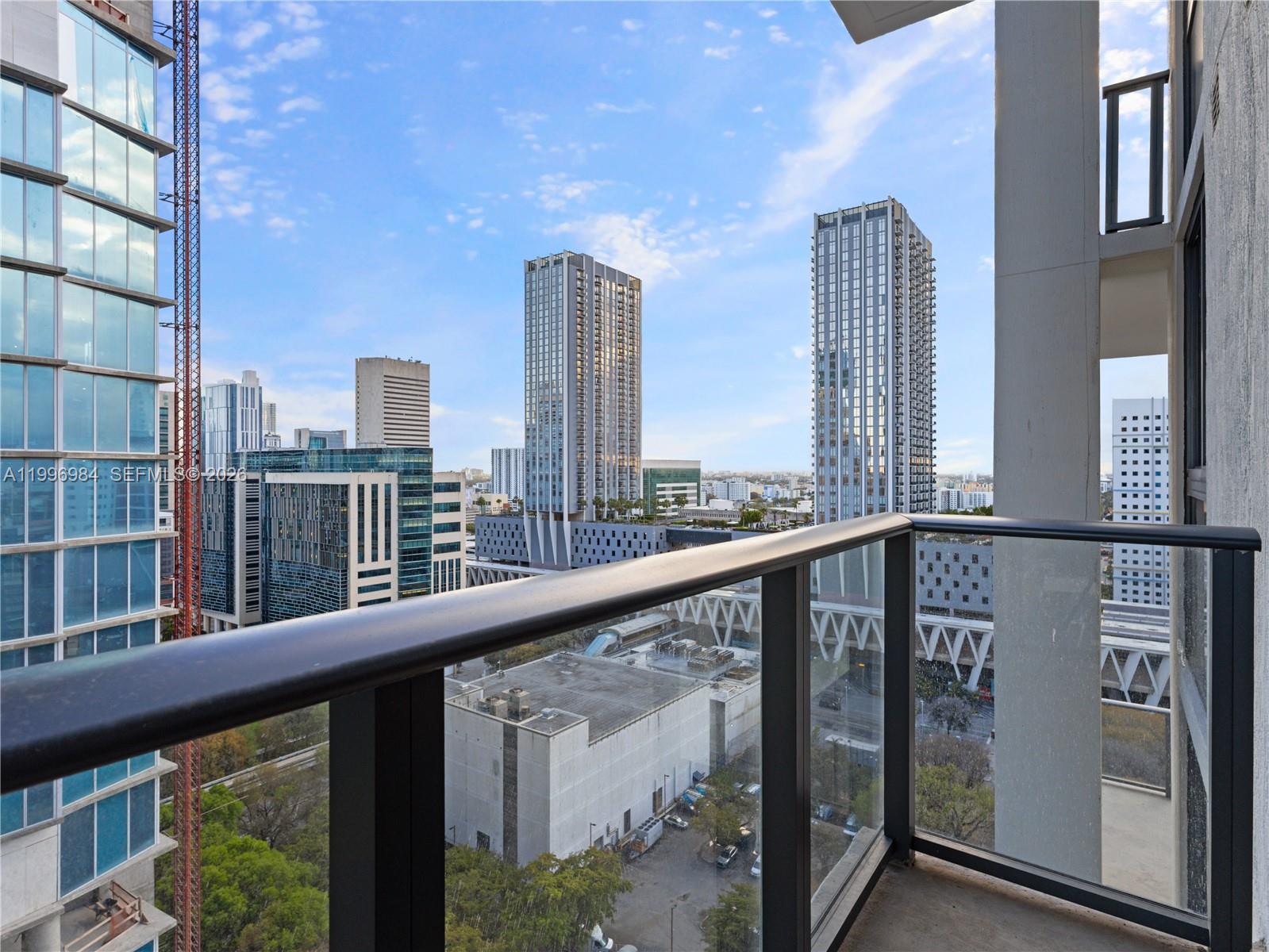 THE CROSBY MIAMI WORLDCENT - Residential