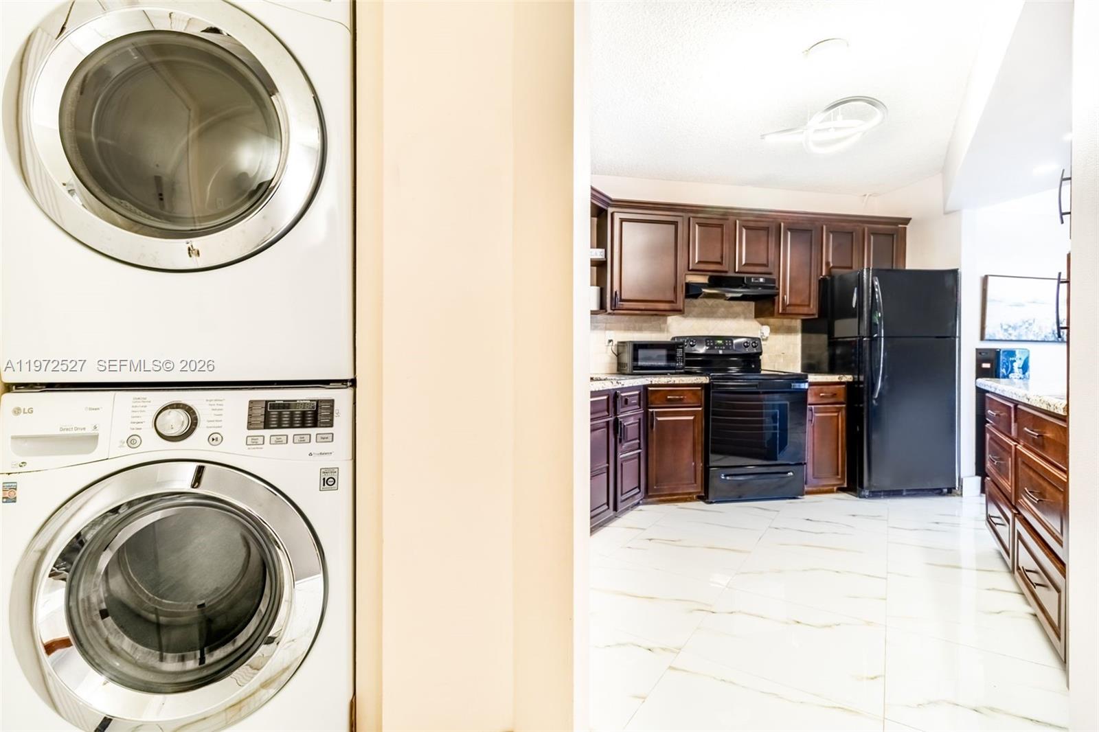 PLANTATION CLUB B CONDO - Residential