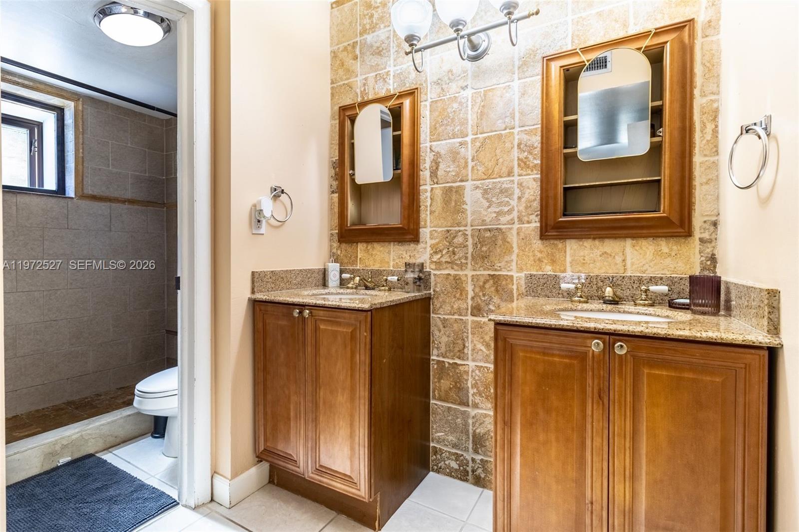 PLANTATION CLUB B CONDO - Residential