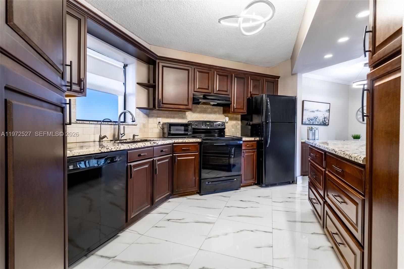 PLANTATION CLUB B CONDO - Residential