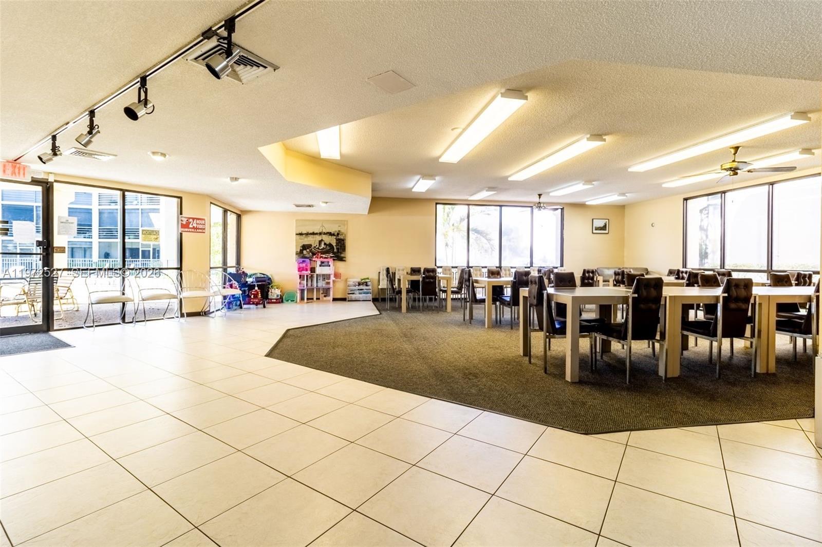 PLANTATION CLUB B CONDO - Residential