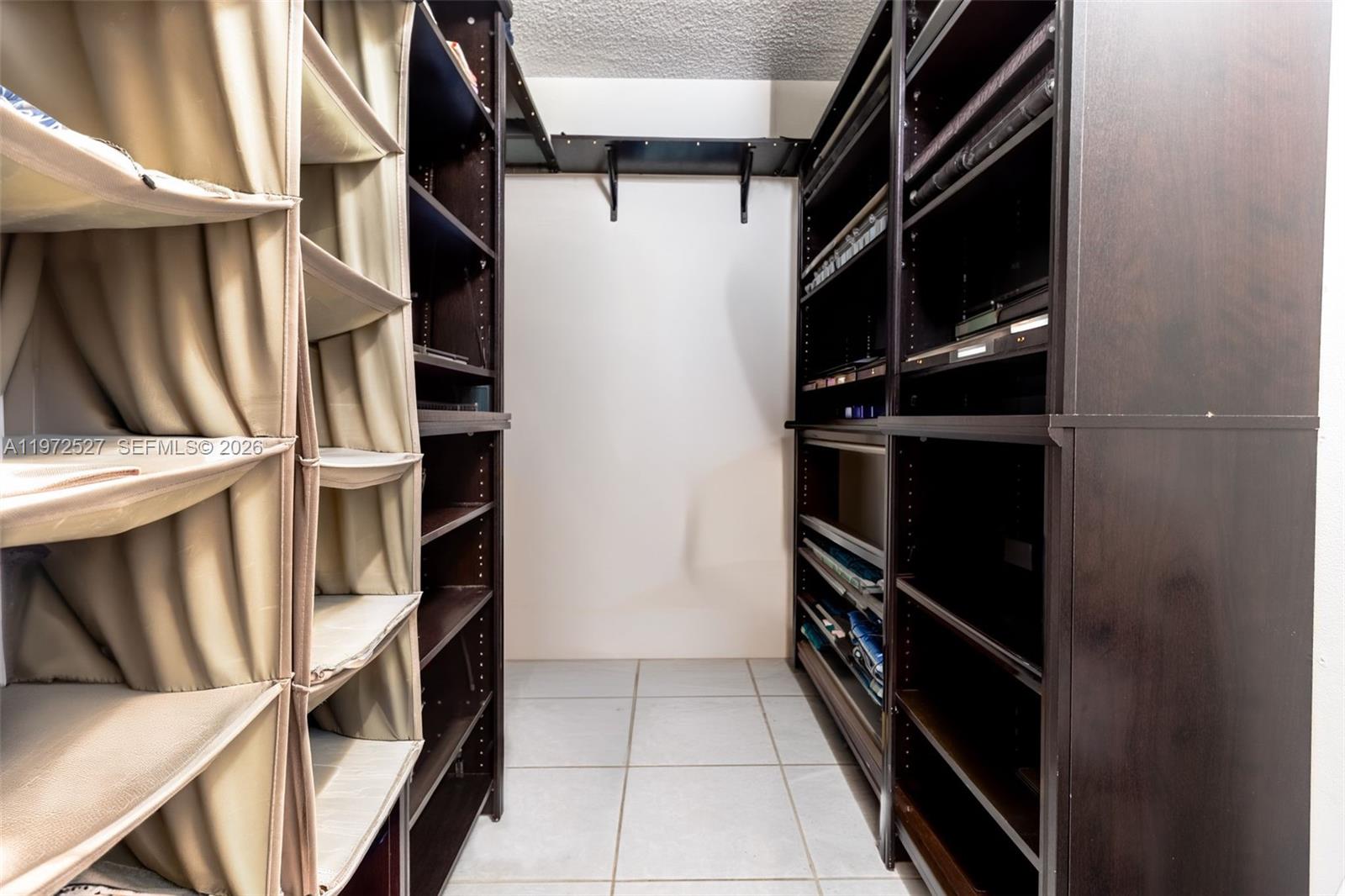 PLANTATION CLUB B CONDO - Residential