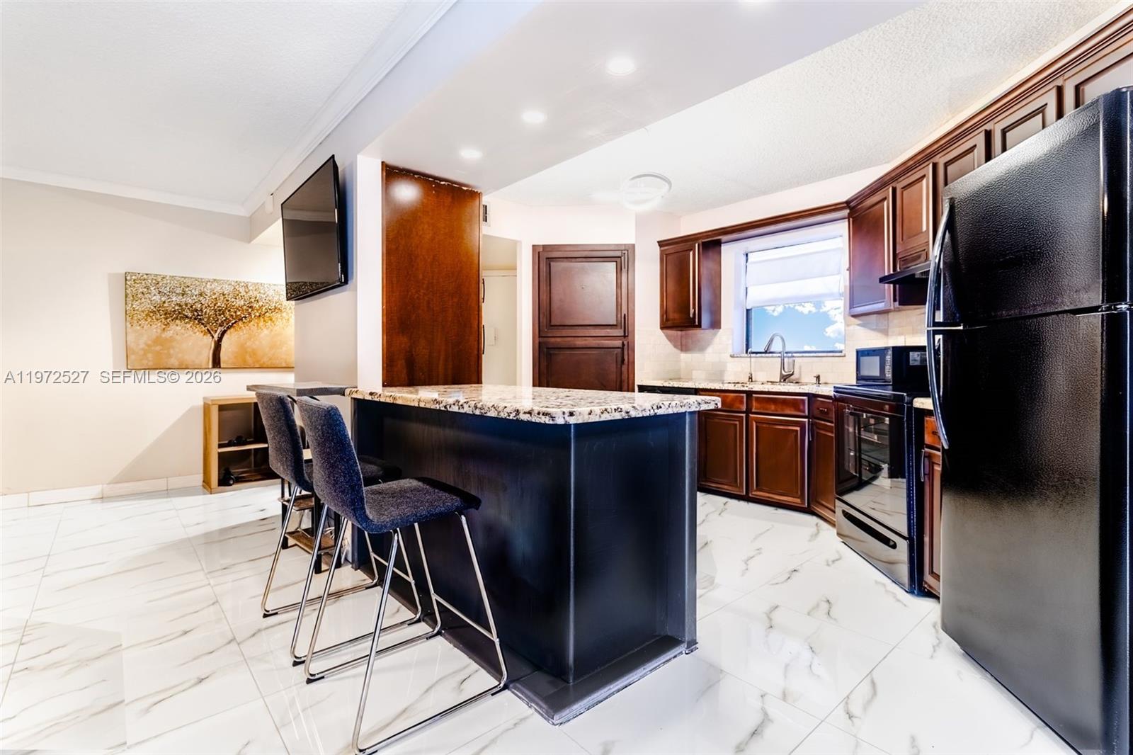 PLANTATION CLUB B CONDO - Residential