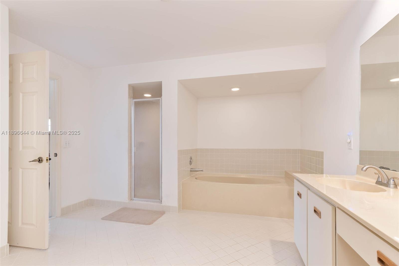 VIZCAYA AT THE HAMMOCKS R - Residential