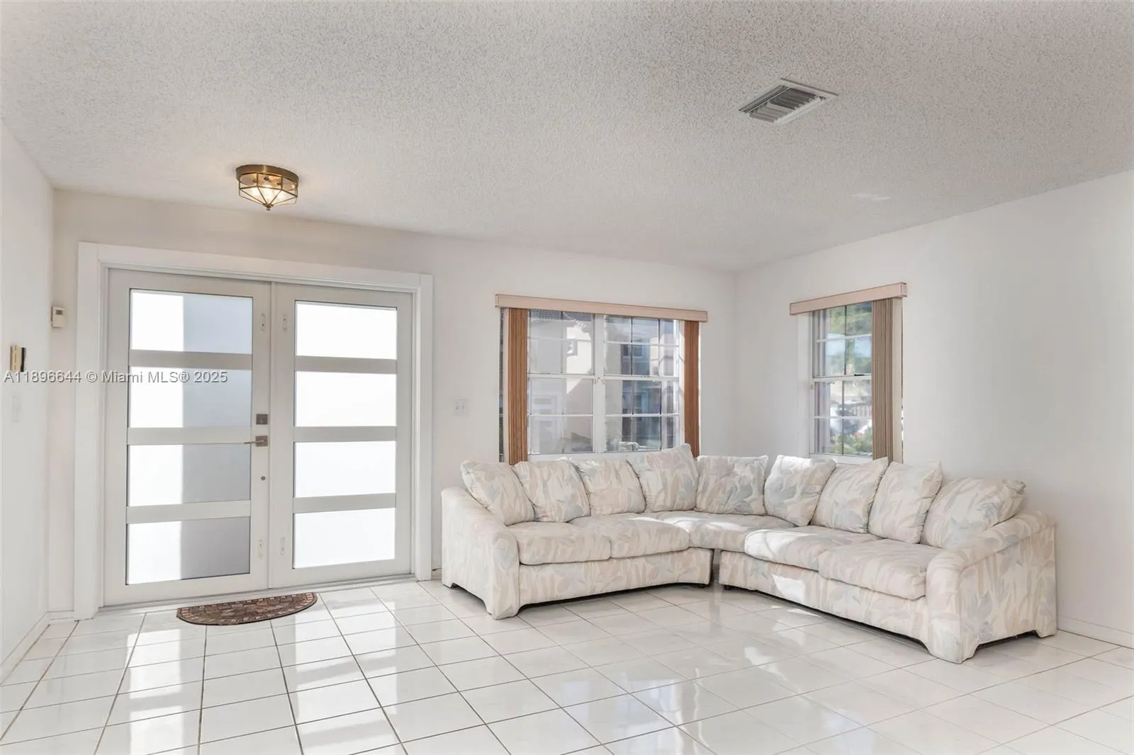 Miami, Florida 33196, United States, 4 Bedrooms Bedrooms, ,3 BathroomsBathrooms,Residential,Active,228050