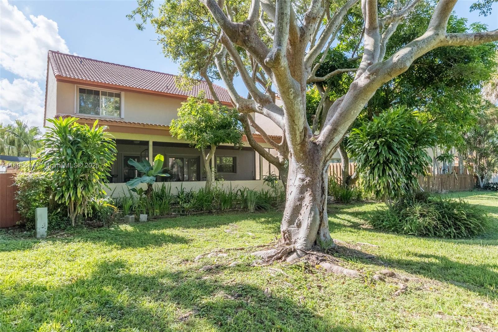VIZCAYA AT THE HAMMOCKS R - Residential