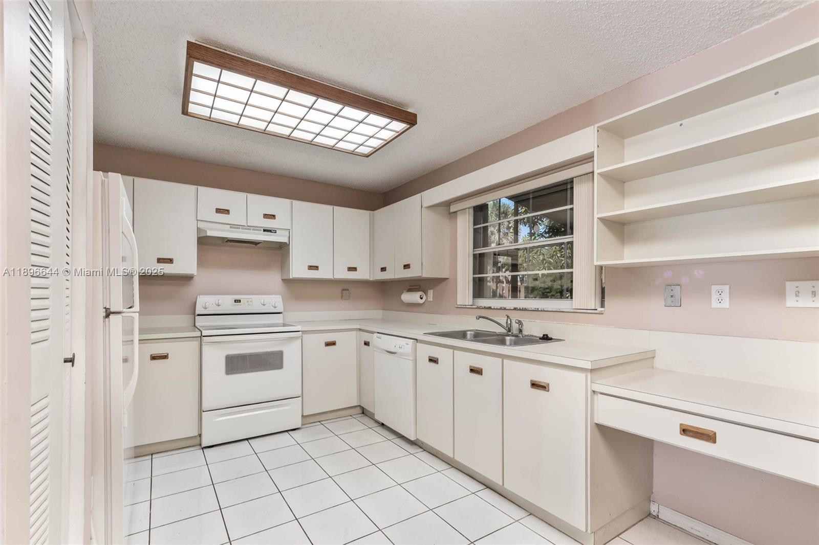 VIZCAYA AT THE HAMMOCKS R - Residential