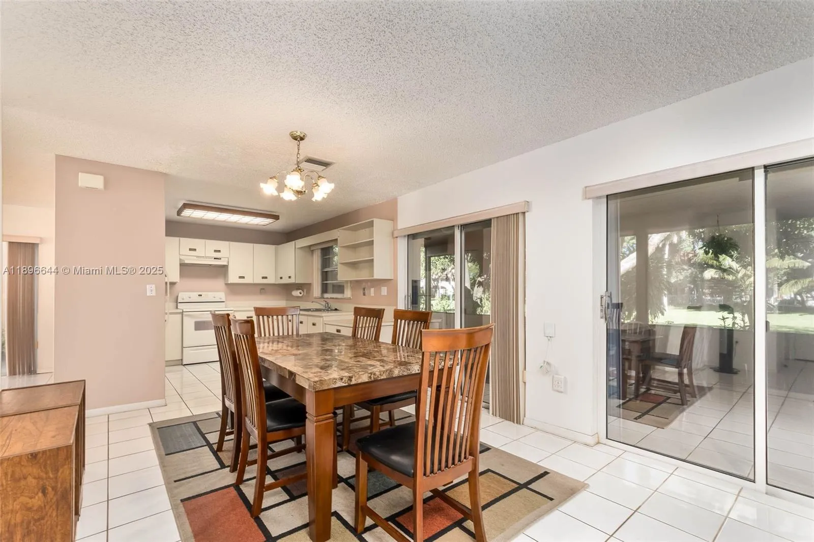 Miami, Florida 33196, United States, 4 Bedrooms Bedrooms, ,3 BathroomsBathrooms,Residential,Active,228050