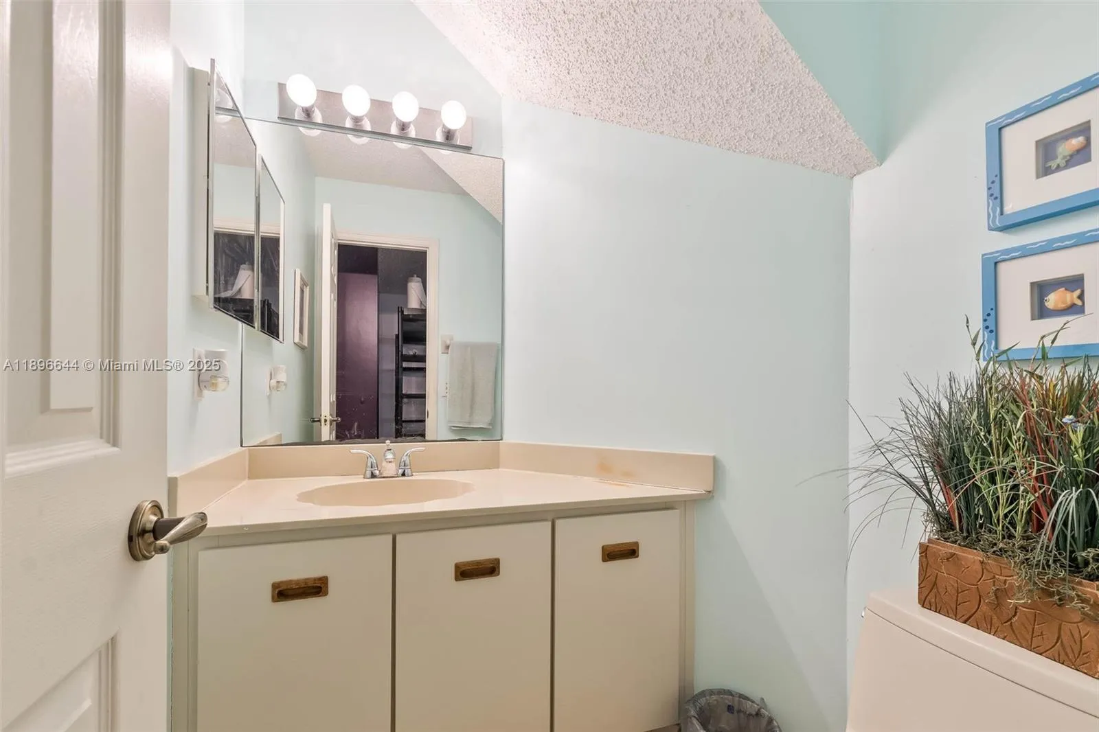 Miami, Florida 33196, United States, 4 Bedrooms Bedrooms, ,3 BathroomsBathrooms,Residential,Active,228050