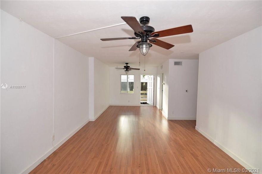 REAL SOUTH FLORIDA LIVING IN THIS AWESOME 1 BEDROOM 1 BATH W/ BIRDS EYE VIEW OF POOL & GARDEN. WATERFRONT BUILDING IN DESIRABLE 15TH STREET AREA NEAR MARINAS & COMMUNITY BOAT LUNCH. GREAT SHOPPING NEAR BY & BEACH JUST MILES AWAY. AVAILABLE MARCH 15TH WILL NOT LAST!!!!!