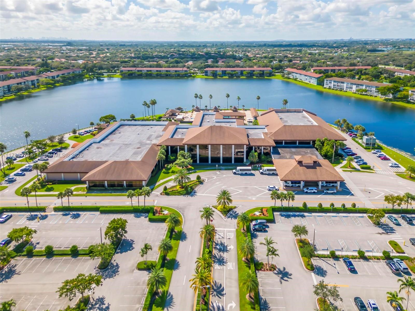 CAMBRIDGE AT CENTURY VILL - Residential