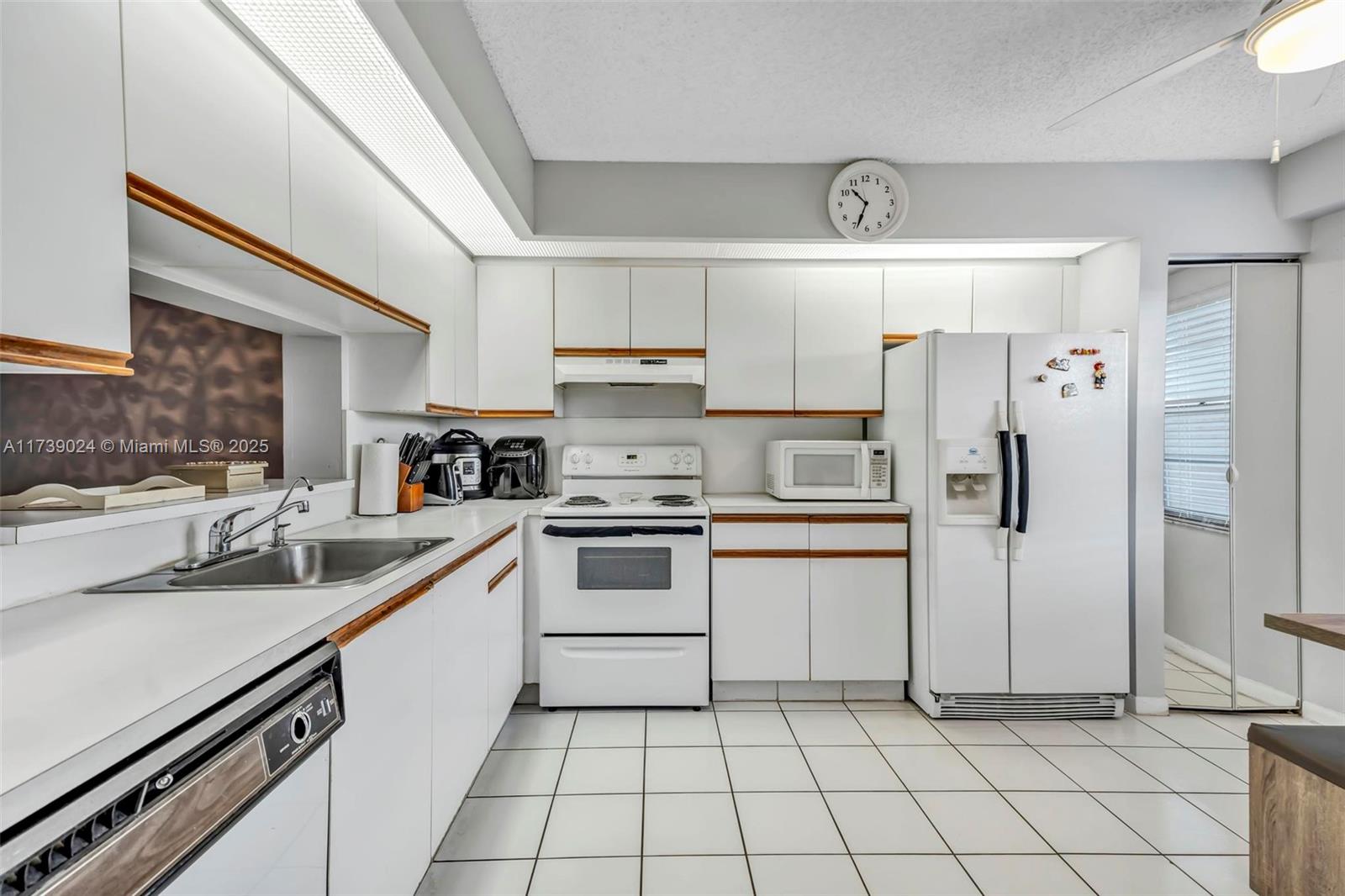 CAMBRIDGE AT CENTURY VILL - Residential